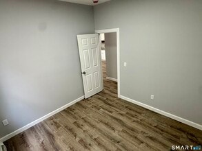 78 McKinley Ave in Norwich, CT - Foto de edificio - Building Photo