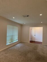 515 Tresvant Dr in Webster, TX - Building Photo - Building Photo