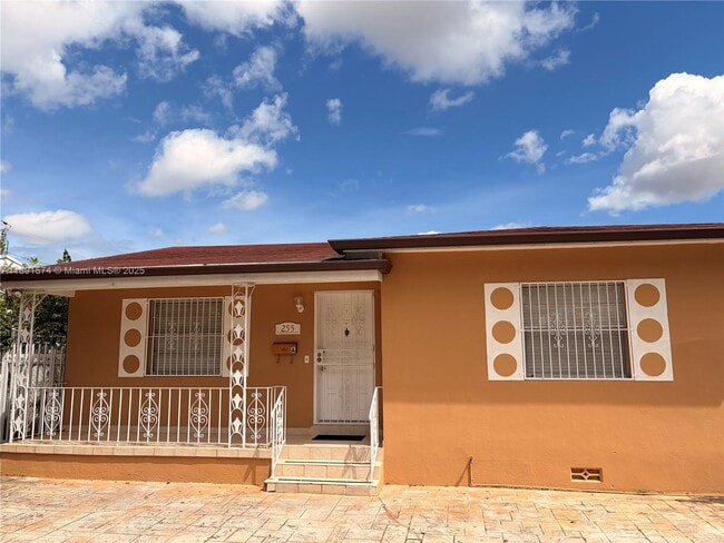 255 SW 60th Ave