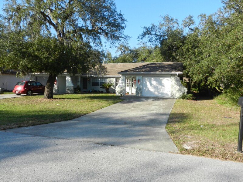 7429 Mead Dr in Spring Hill, FL - Building Photo