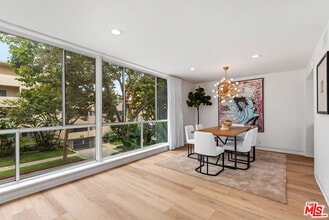 301 Rexford Dr in Beverly Hills, CA - Building Photo - Building Photo