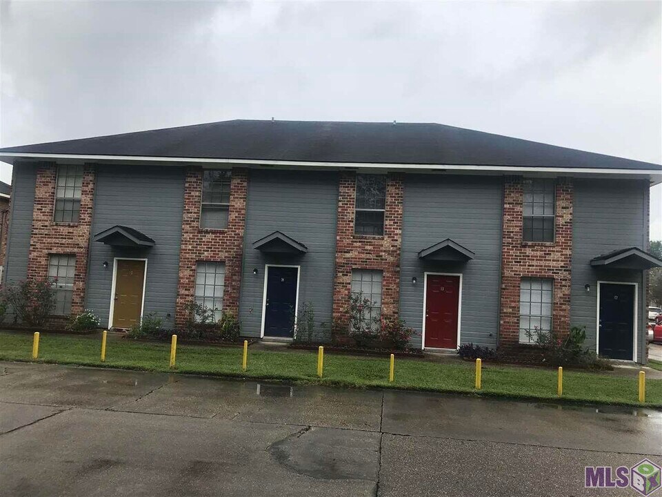 1676 Brightside Dr, Unit c in Baton Rouge, LA - Foto de edificio