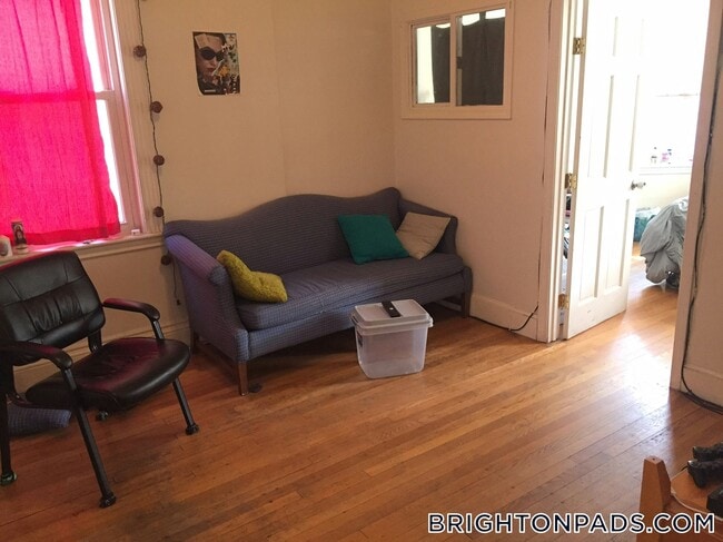 1719 Commonwealth Ave