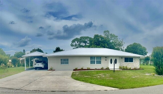 property at 1409 Palm Way