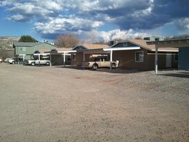 91-95 E Cliff House Dr in Camp Verde, AZ - Building Photo