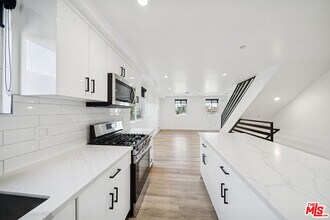 837 N Harvard Blvd in Los Angeles, CA - Building Photo - Building Photo