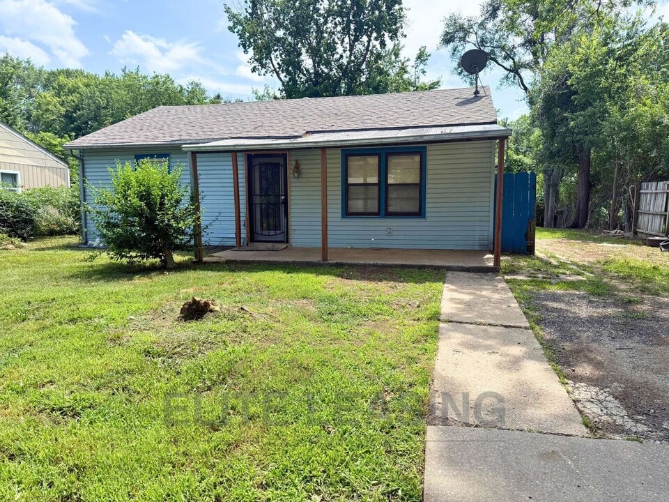 3505 SE Girard St in Topeka, KS - Building Photo