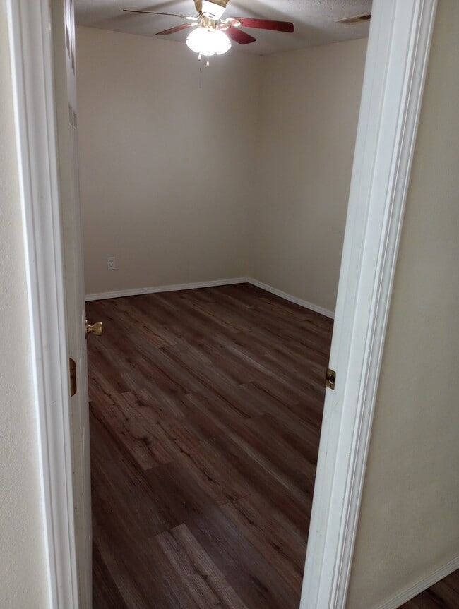 9695 Canterbury Ln, Unit Ground level