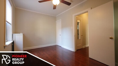 544 W Surf St, Unit 544-E1 in Chicago, IL - Building Photo - Building Photo