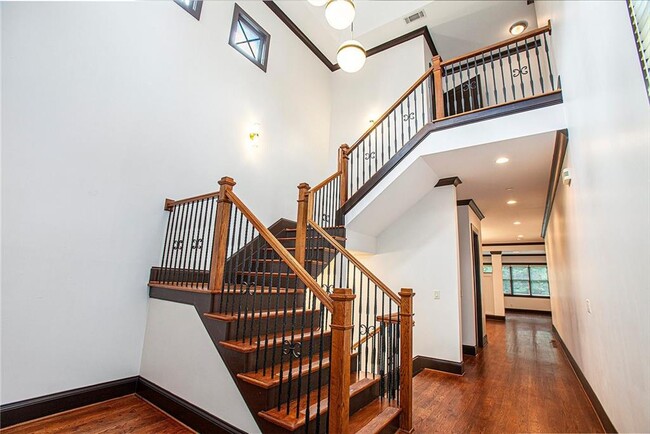 613 Esfun Trce in Sandy Springs, GA - Building Photo - Building Photo