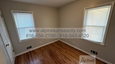 10004 Beacon Ave in Kansas City, MO - Building Photo - Building Photo