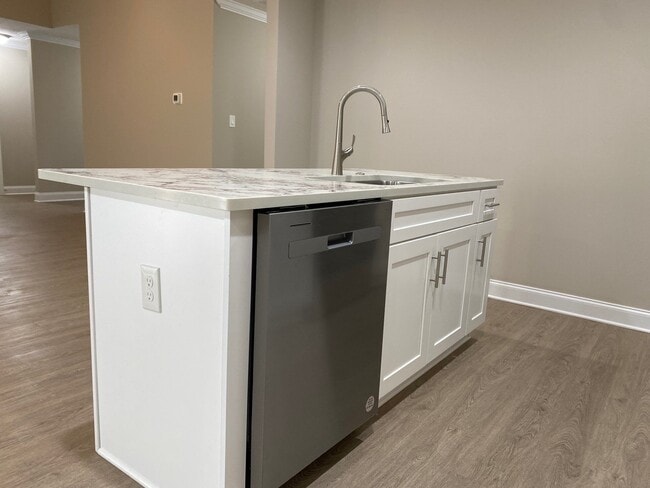 160 Livingston Way in Jackson, TN - Foto de edificio - Building Photo