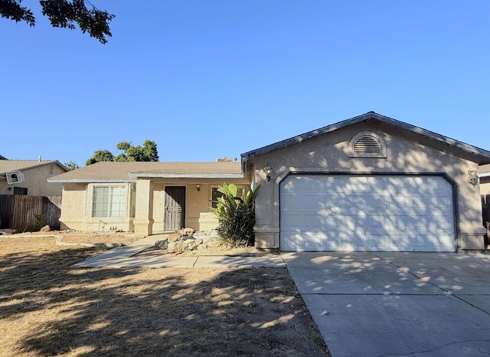 477 Lucas Ct in Merced, CA - Building Photo