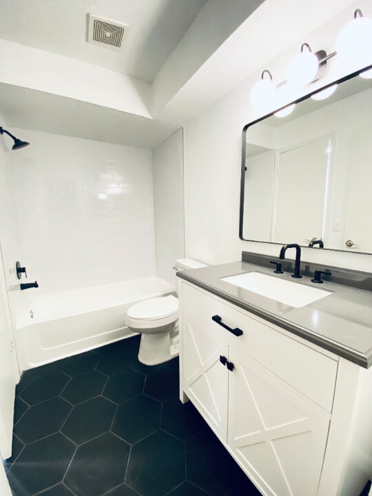 5160 Conroy Rd in Orlando, FL - Building Photo