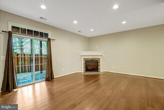 6927 Rolling Creek Way in Alexandria, VA - Building Photo - Building Photo