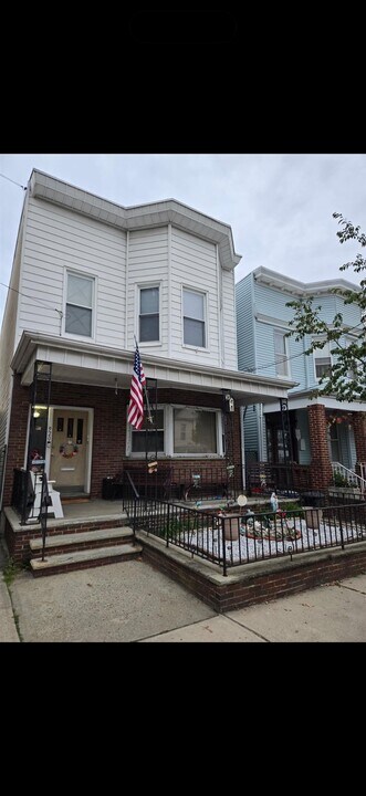 920 18th St in Union City, NJ - Building Photo