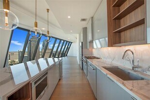 1800 N Field St in Dallas, TX - Building Photo