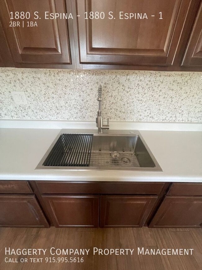 1880 S Espina St in Las Cruces, NM - Building Photo - Building Photo