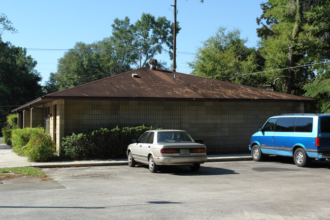 4524 NW 23rd Ave in Gainesville, FL - Foto de edificio - Building Photo