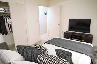 Varsity Square in Bowling Green, OH - Building Photo - Building Photo