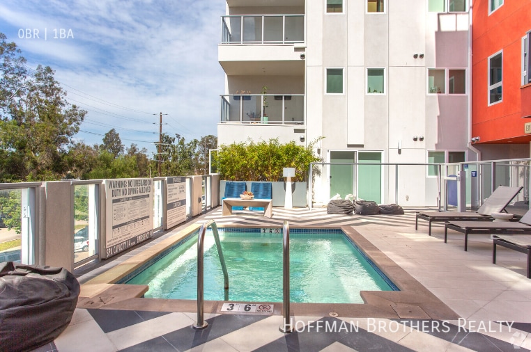 11405 Chandler Blvd in Los Angeles, CA - Building Photo