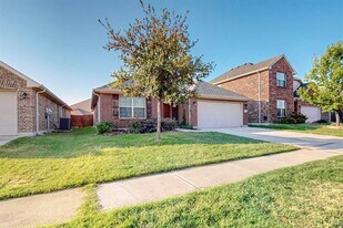 4728 Meadow Green Trail in Fort Worth, TX - Building Photo