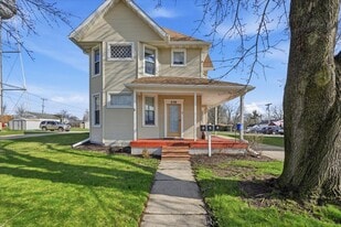 209 West Main St in Waunakee, WI - Building Photo