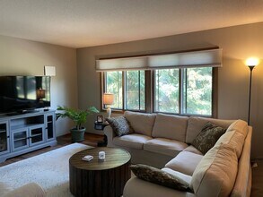 939 Sherwood Rd in Shoreview, MN - Building Photo - Building Photo
