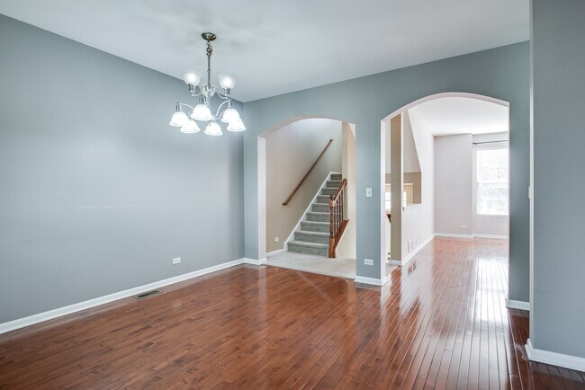 417 Plaza Pl in Aurora, IL - Building Photo - Building Photo