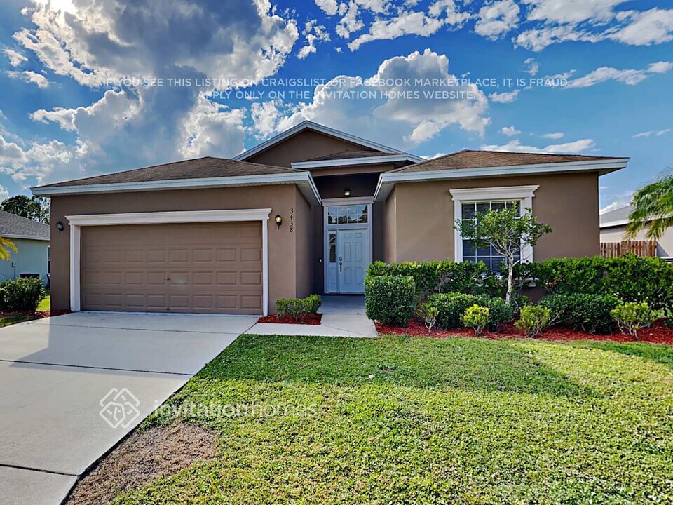 3438 Imperial Manor Way in Mulberry, FL - Building Photo