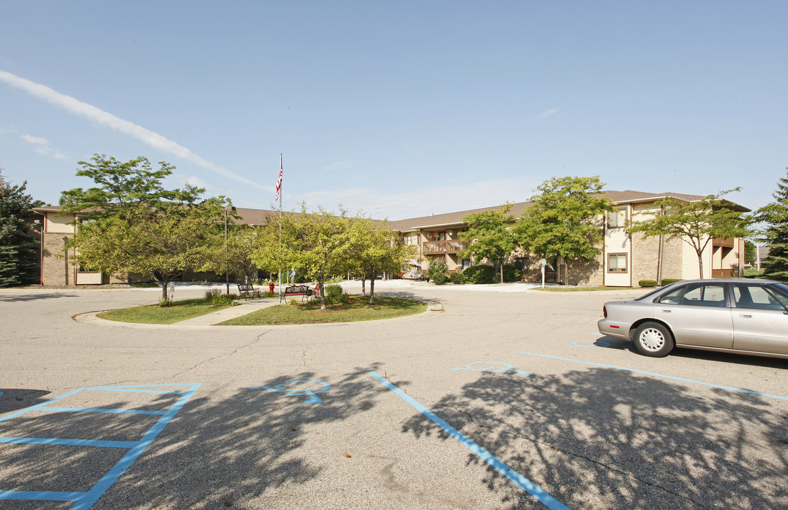 Grand Meadows II in Grand Blanc, MI - Foto de edificio