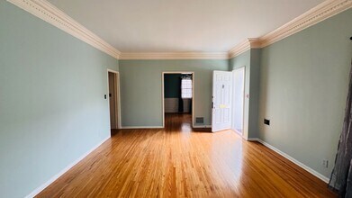 1064 S Orange Grove Ave in Los Angeles, CA - Building Photo - Building Photo