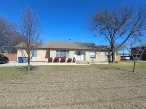 209 E Colonial Dr in Lancaster, TX - Building Photo - Building Photo