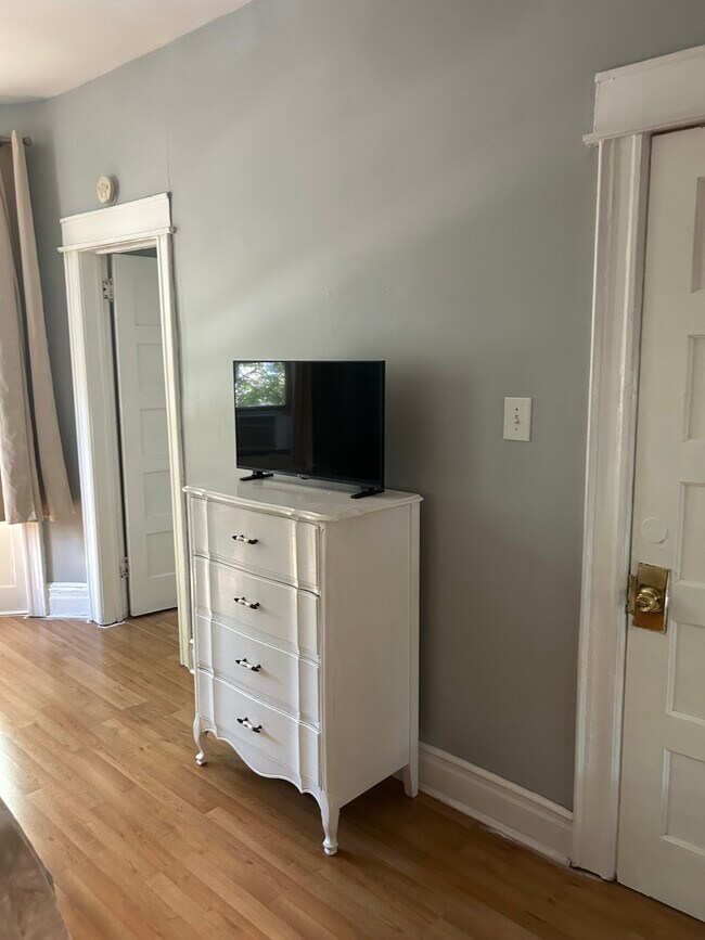 7246 61st St, Unit 3 br 1 ba in Ridgewood, NY - Foto de edificio - Building Photo