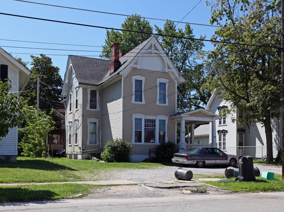 826 Center St in Ashtabula, OH - Building Photo