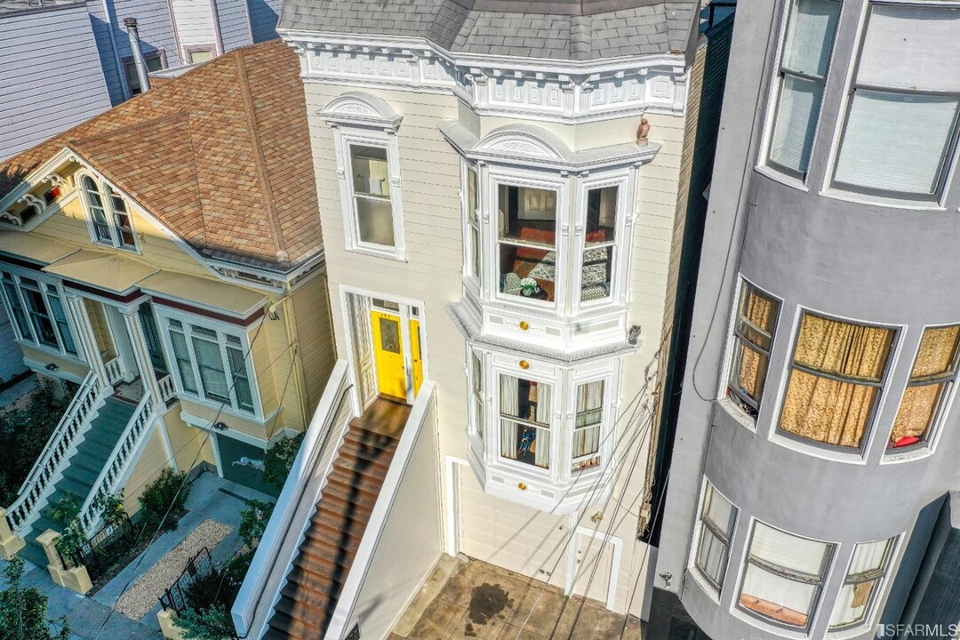 151-153 Bartlett St in San Francisco, CA - Building Photo