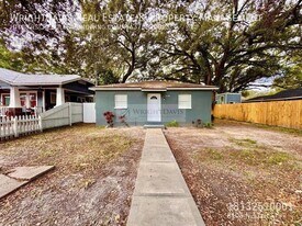 8108 N 11th St in Tampa, FL - Building Photo