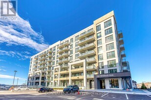 720 Whitlock Ave in Milton, ON - Building Photo