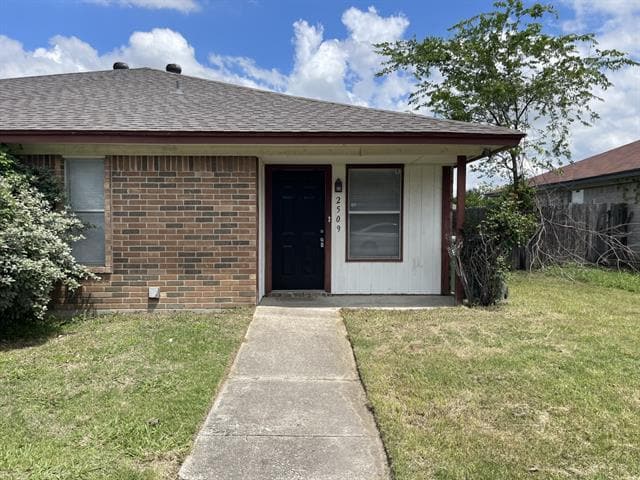 property at 2509 Esquire Dr