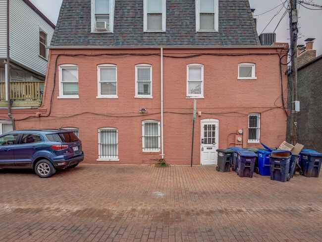116 12th St NE, Unit 5 in Washington, DC - Foto de edificio - Building Photo