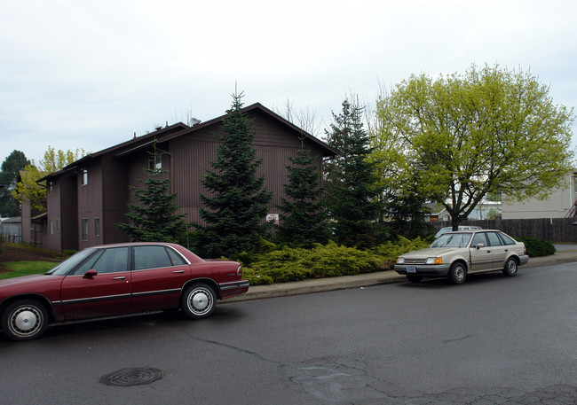 Southtown Apartments in Creswell, OR - Building Photo - Building Photo