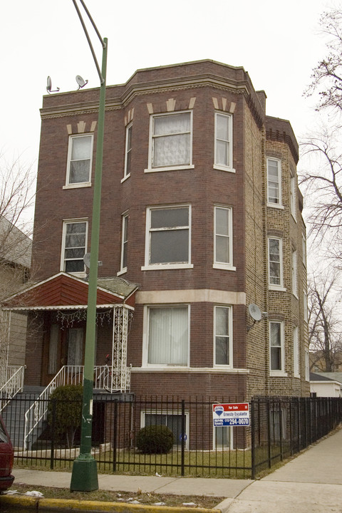 2501 N Central Park Ave in Chicago, IL - Building Photo