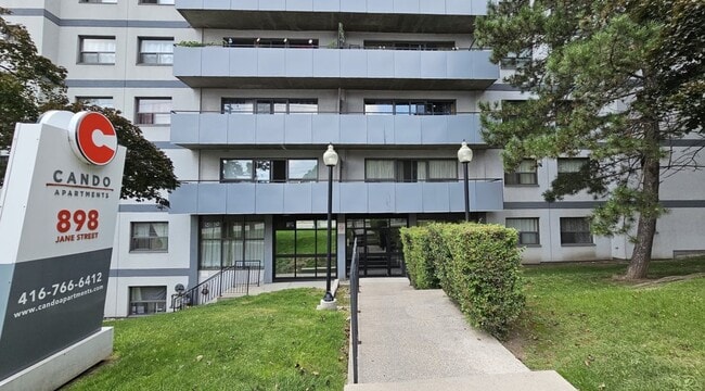898 Jane St in Toronto, ON - Building Photo - Building Photo
