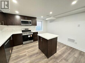 17 Tamarisk Dr in Toronto, ON - Building Photo - Building Photo