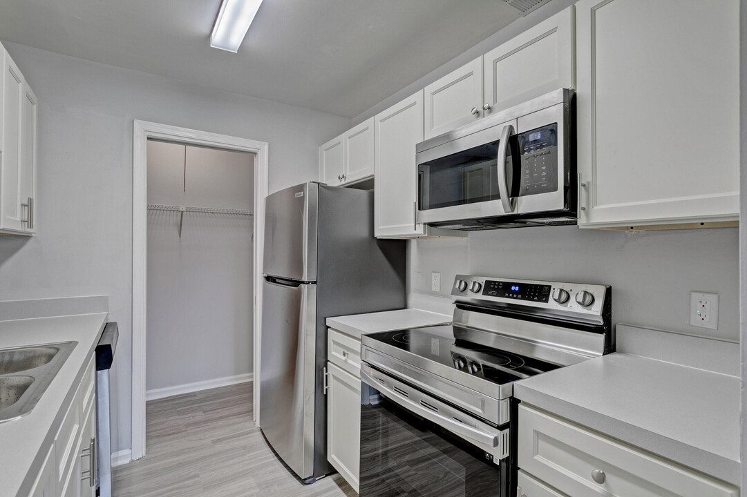 9178 Roan Ln in West Palm Beach, FL - Building Photo