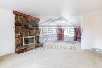 1747 E Sugarloaf Dr in Sandy, UT - Building Photo - Building Photo