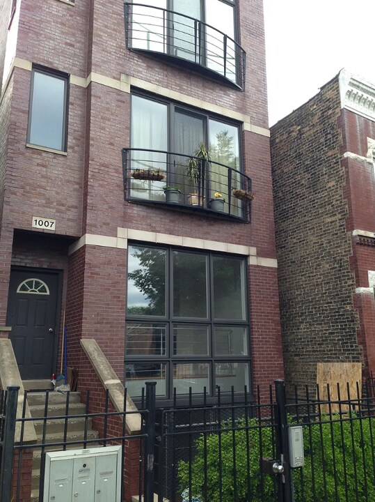 1007 N Francisco Ave, Unit 1 in Chicago, IL - Building Photo