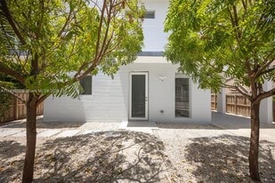 3823 Thomas Ave in Miami, FL - Building Photo