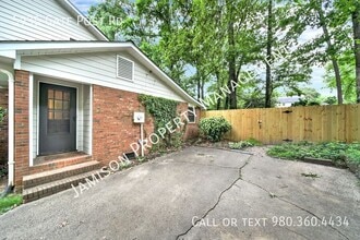 5935 Gate Post Rd in Charlotte, NC - Building Photo - Building Photo