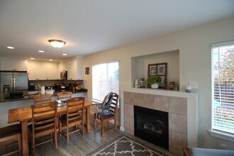 1559 Stremler Dr in Oak Harbor, WA - Building Photo - Building Photo